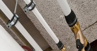 Замена труб водоснабжения в квартире: цена от 2119 руб. - СантехДомЧсв